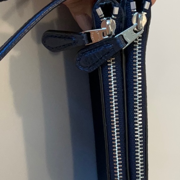 EUC COACH PEBBLED LEATHER DOUBLE ZIPPER METALLIC BLUE WRISTLET - Picture 8 of 8